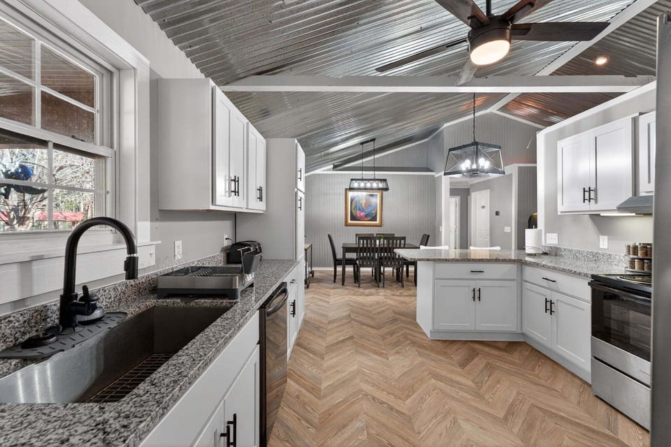 House, 3 Bedrooms | Private kitchen | Coffee/tea maker, fridge, oven, toaster