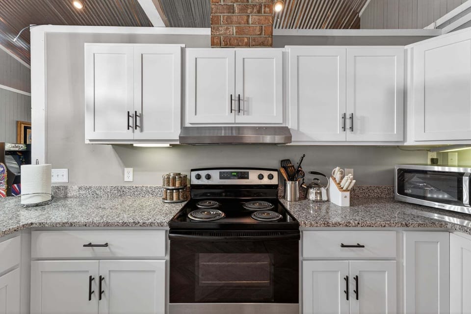 House, 3 Bedrooms | Private kitchen | Coffee/tea maker, fridge, oven, toaster