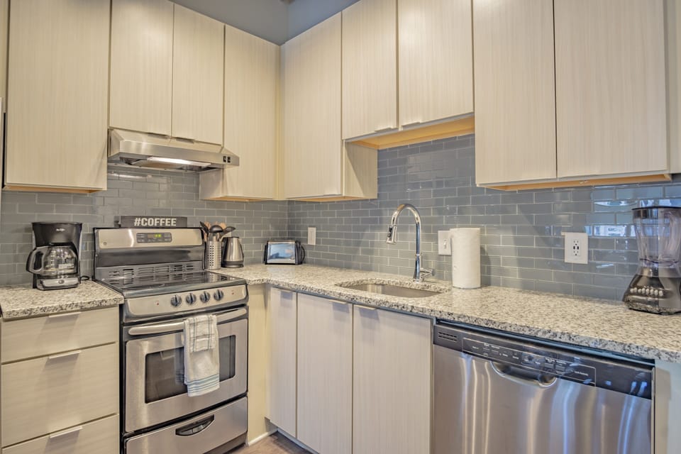 Apartment, 1 Bedroom | Private kitchen | Fridge, oven, coffee/tea maker, electric kettle