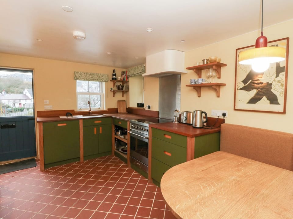 Dishwasher, cookware/dishes/utensils