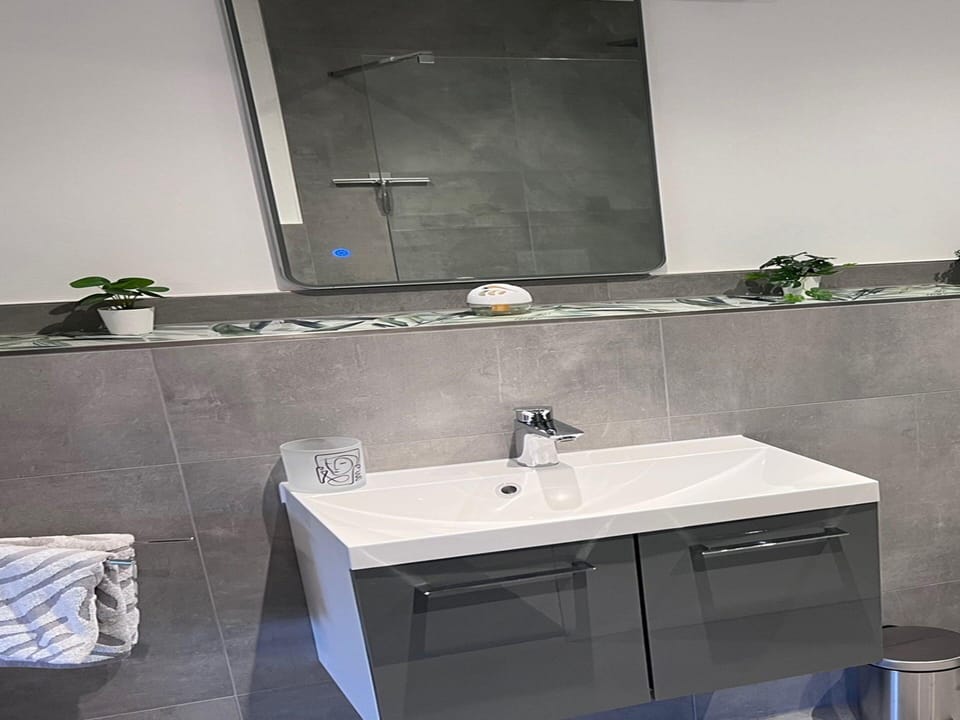 Double or Twin Room | Bathroom
