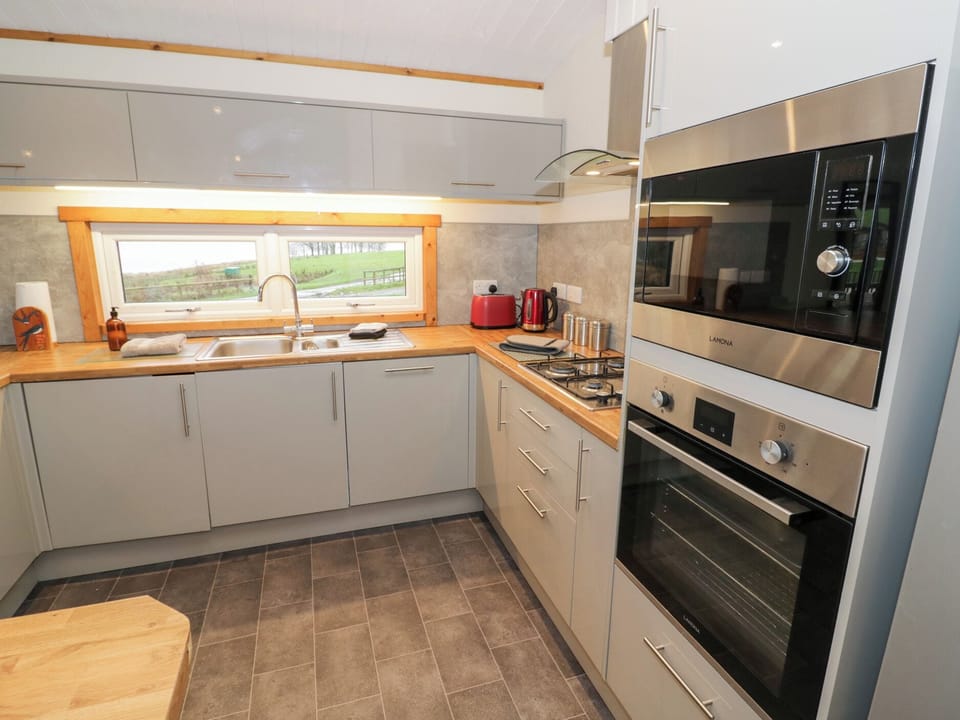 Dishwasher, cookware/dishes/utensils