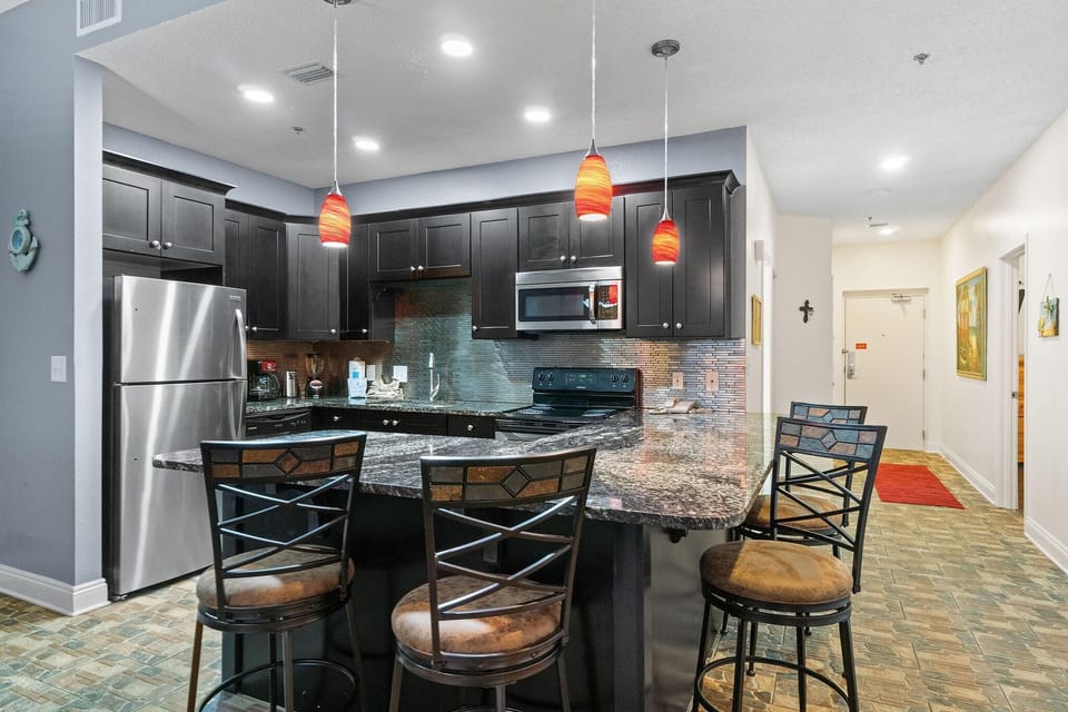 Condo, Multiple Beds (Phoenix 6 011) | Private kitchen | Oven, toaster