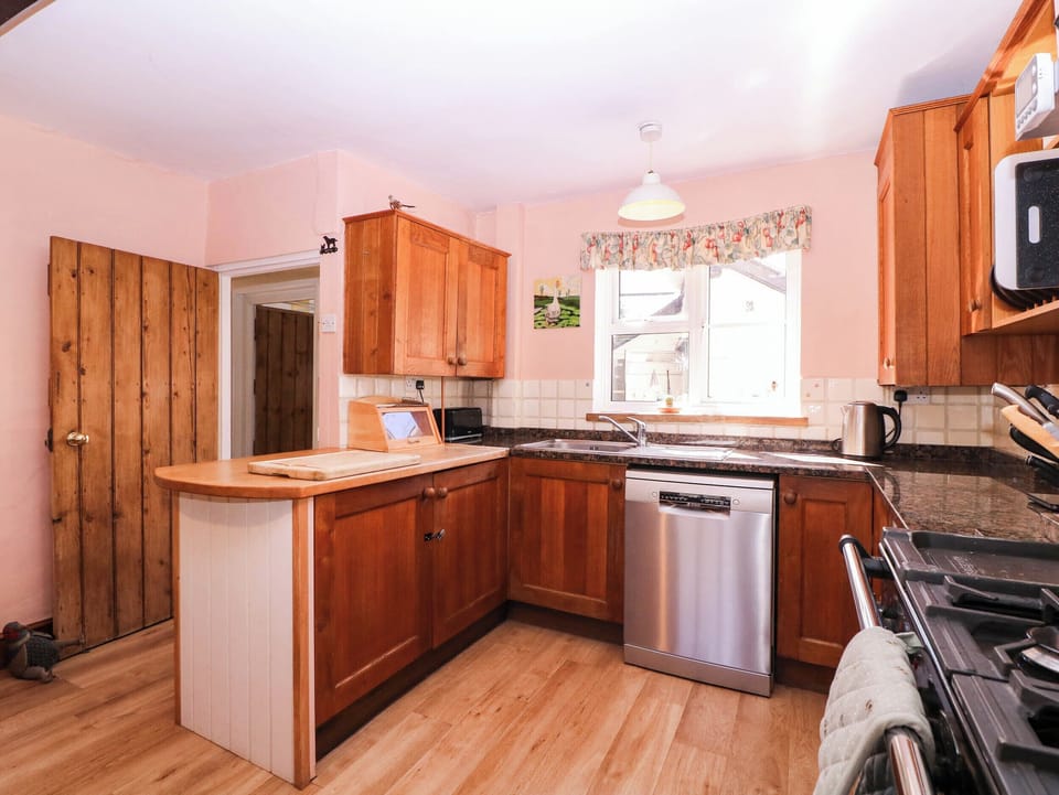 Cottage | Private kitchen | Cookware/dishes/utensils
