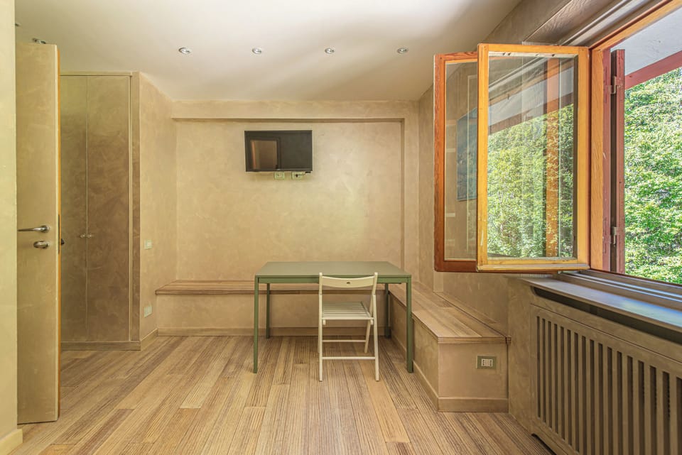 Apartment | Living area | TV