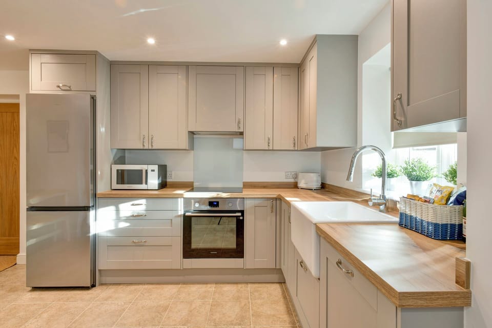 Dishwasher, cookware/dishes/utensils