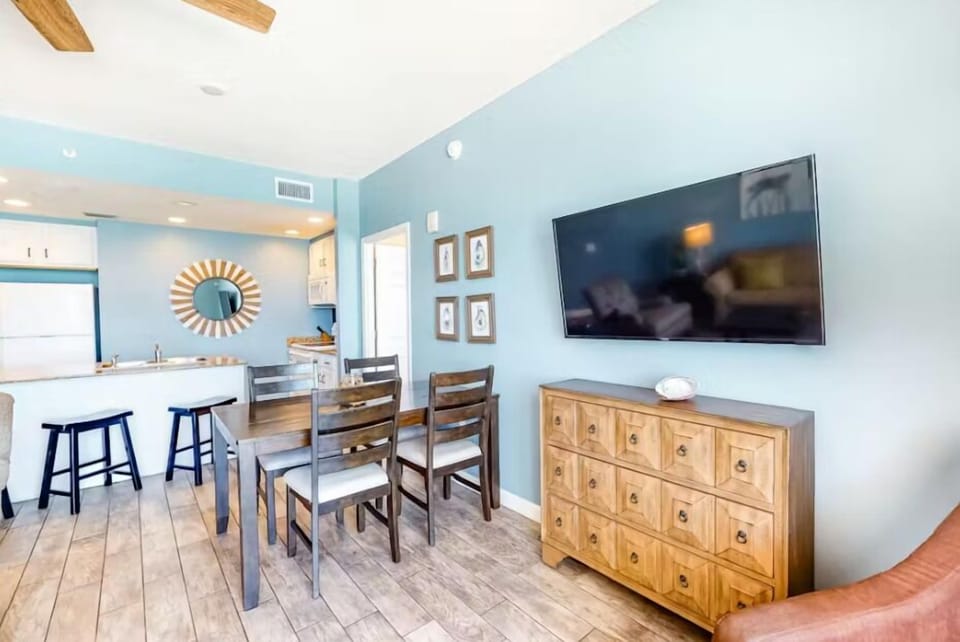 Condo, 1 King Bed with Sofa bed (Sterling Reef 505) | Interior