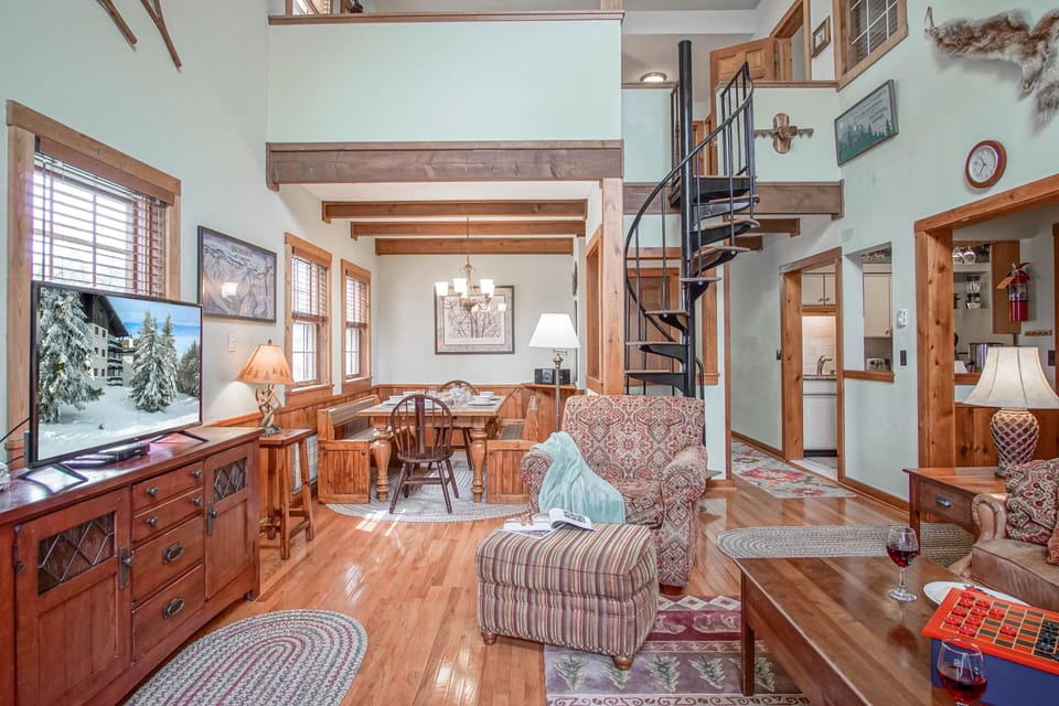 Townhome, Multiple Beds, Pool Access, Mountain View (4 Br Loft: Whistlepunk 32) | Living area