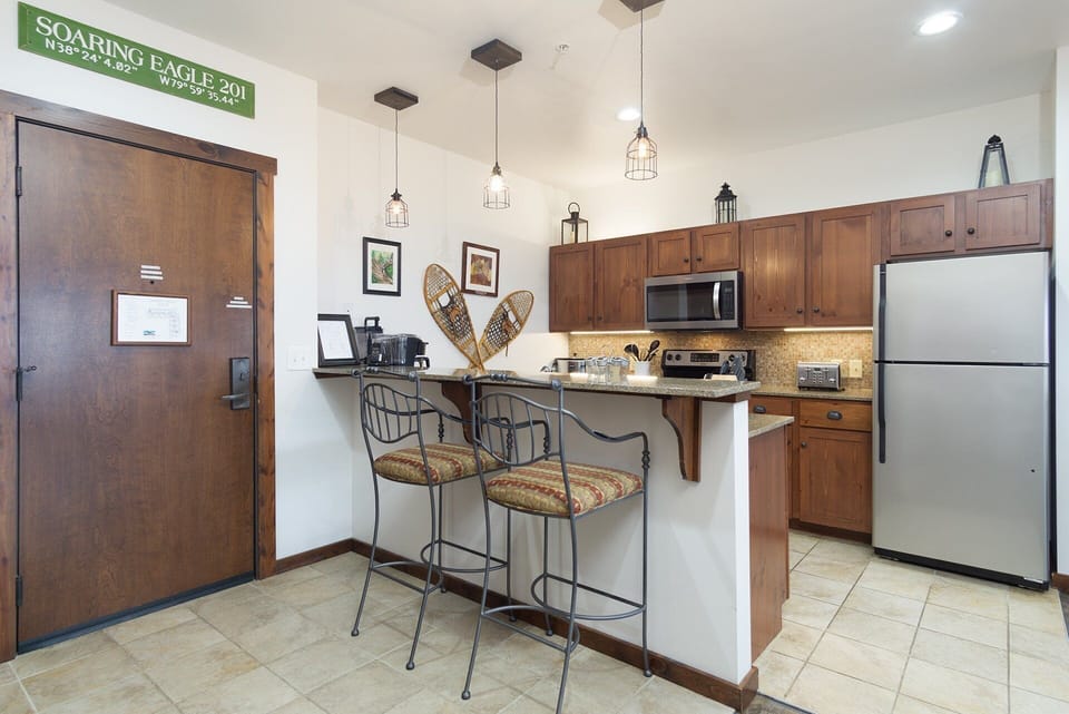 Condo, Multiple Beds, Hot Tub, Mountain View (3 Br: Soaring Eagle 201) | Private kitchen