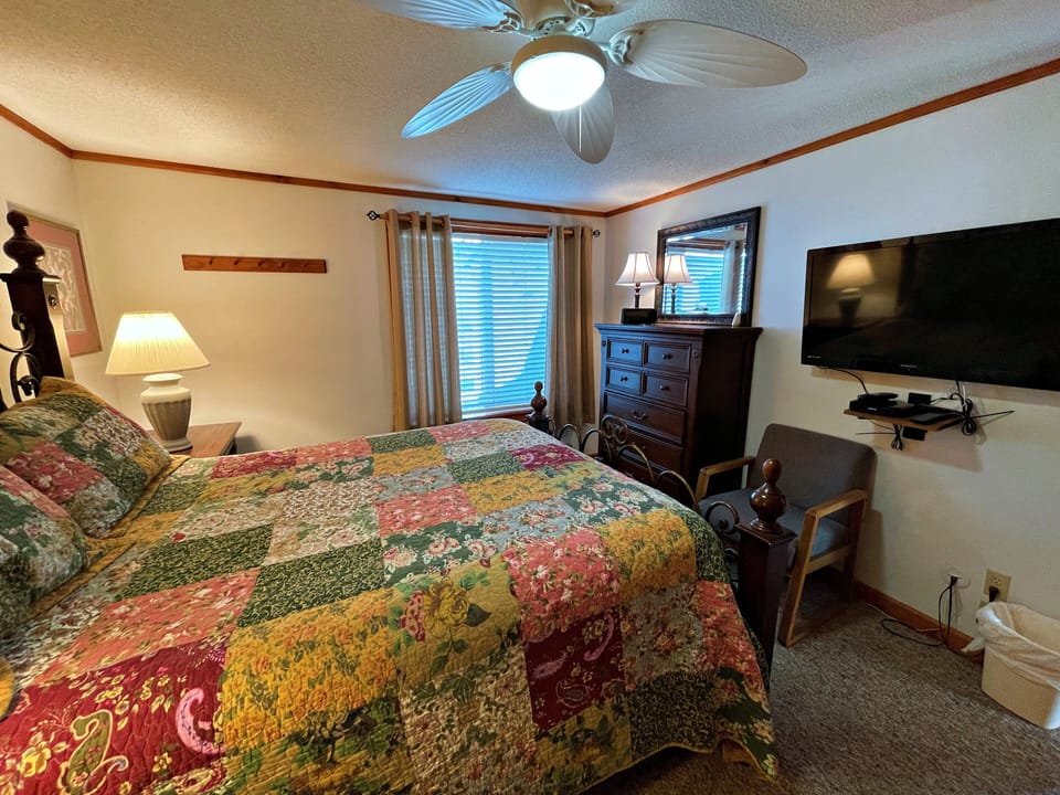 House, Multiple Beds, Patio, Mountain View (4BR: Lands End 05) | 4 bedrooms, individually decorated, individually furnished, bed sheets