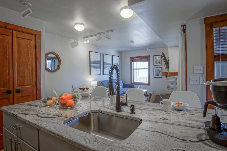 Condo, Multiple Beds, Hot Tub, Mountain View (1 Br: Rimfire 342) | Interior