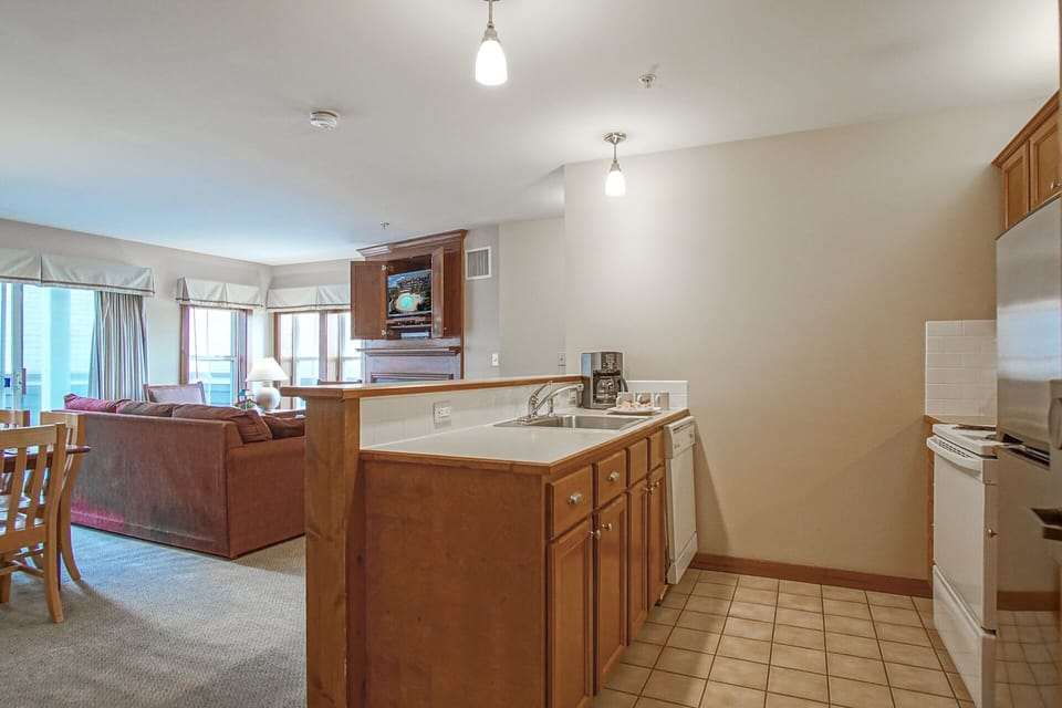 Condo, Multiple Beds, Pool Access, Mountain View (2 Br: Allegheny Springs 201-203) | Private kitchen