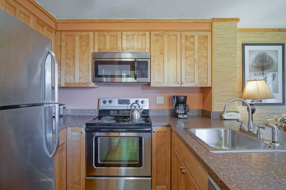Condo, 1 Queen Bed with Sofa bed, Balcony, Mountain View (1 Br: Powderidge 01) | Private kitchen