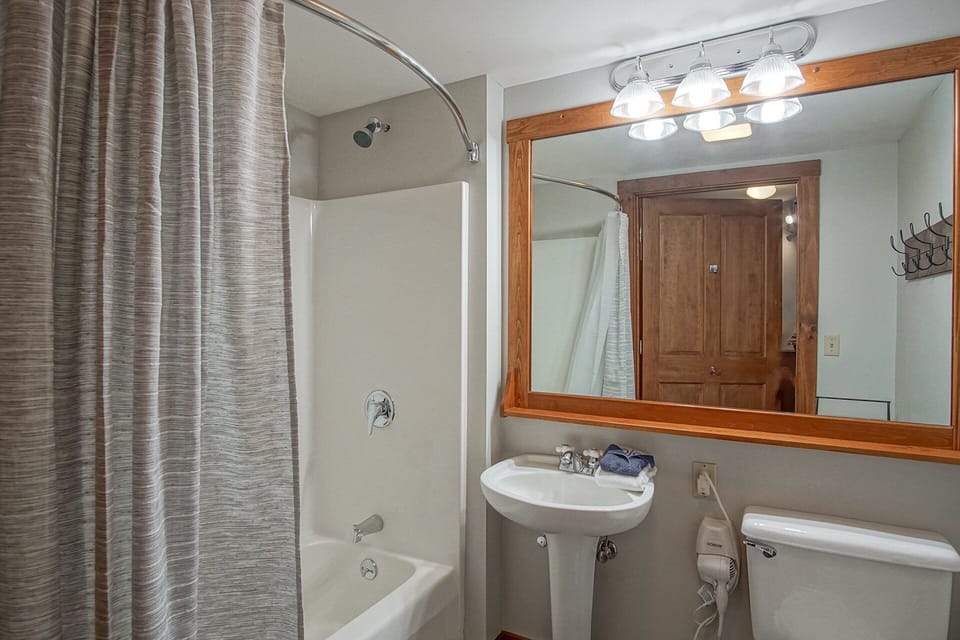 Rimfire 322 - Pocahontas Sunrise Perfect Location Sleeps 4 Apartment in Snowshoe