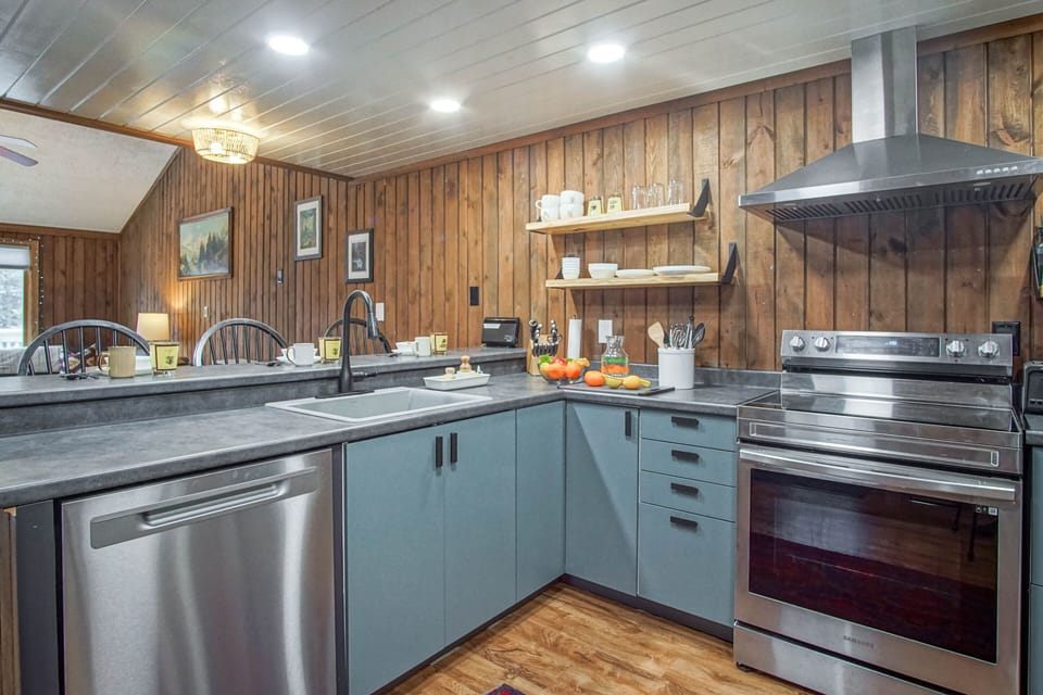 House, Multiple Beds, Patio, Mountain View (2 Br: Wabasso 5) | Private kitchen
