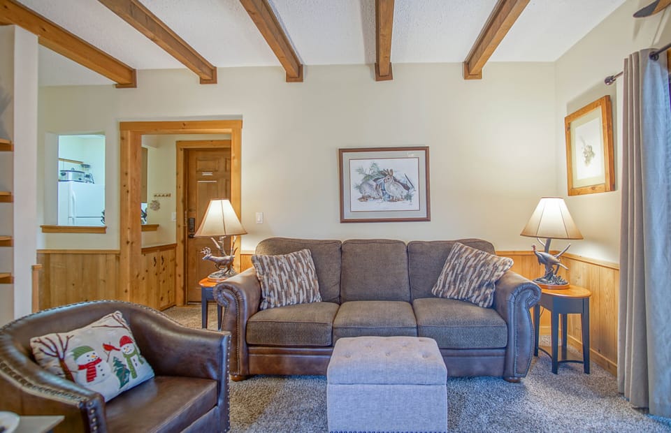 Condo, Multiple Beds, Pool Access, Mountain View (2 Br: Whistlepunk 31) | Living area