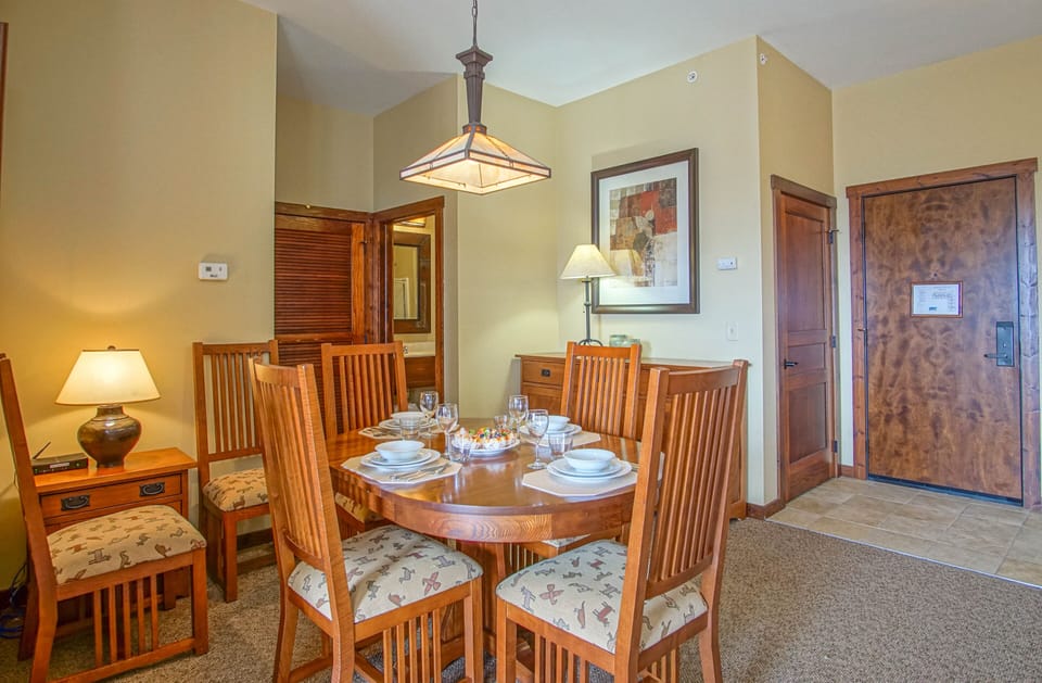 Condo, Multiple Beds, Hot Tub, Mountain View (2 Br: Soaring Eagle 411) | 2 bedrooms, individually decorated, individually furnished, bed sheets