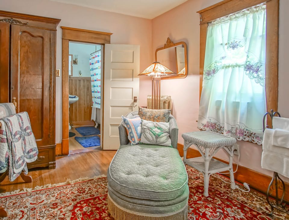 House, Multiple Beds, Patio, Mountain View (5 Br: Glaab House) | Interior