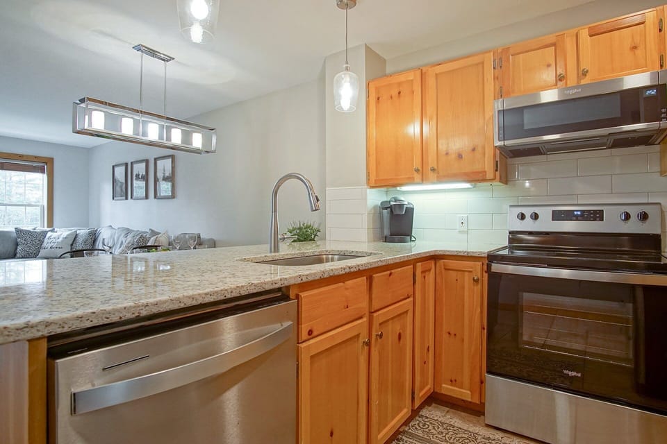 Townhome, Multiple Beds, Hot Tub, Mountain View (2 Br: Camp 4 #23) | Private kitchen