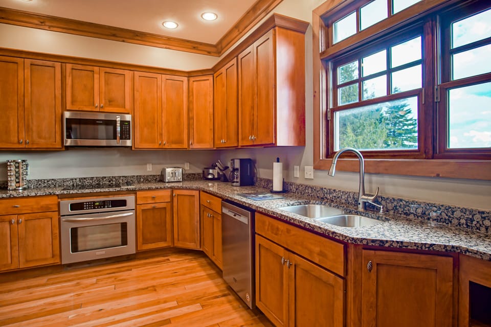 House, Multiple Beds, Pool Access, Mountain View (4 Br: Shays Landing 6) | Private kitchen