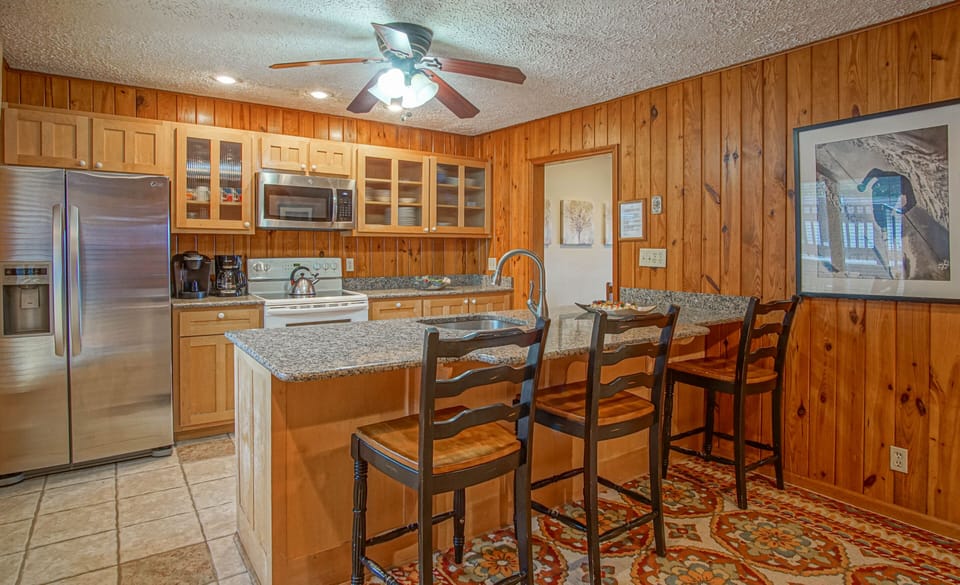 Condo, Multiple Beds, Balcony, Mountain View (3 Br+: Stemwinder 6A) | Private kitchen