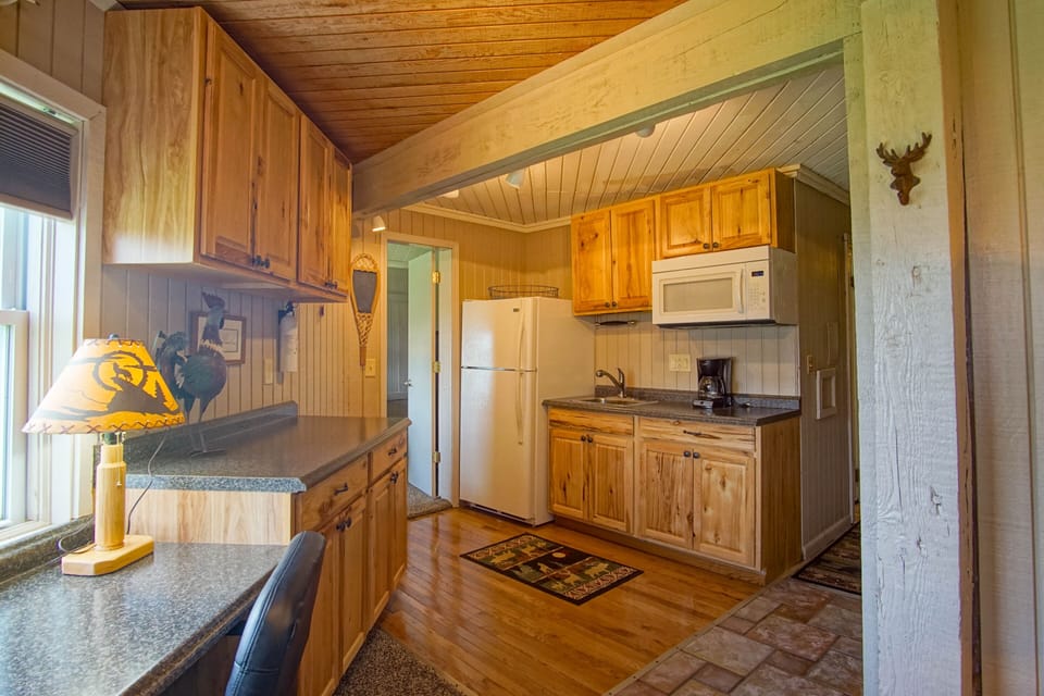 House, Multiple Beds, Patio, Mountain View (5 Br: Hutch 6) | Private kitchen