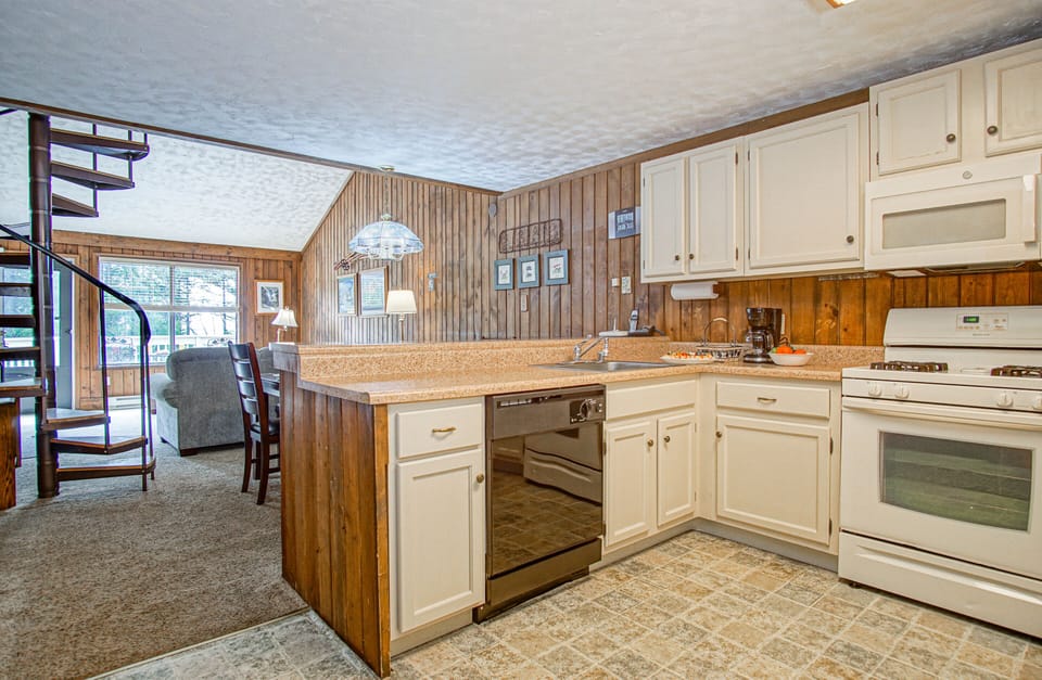 Condo, Multiple Beds, Patio, Mountain View (2 Br: Wabasso 14) | Private kitchen