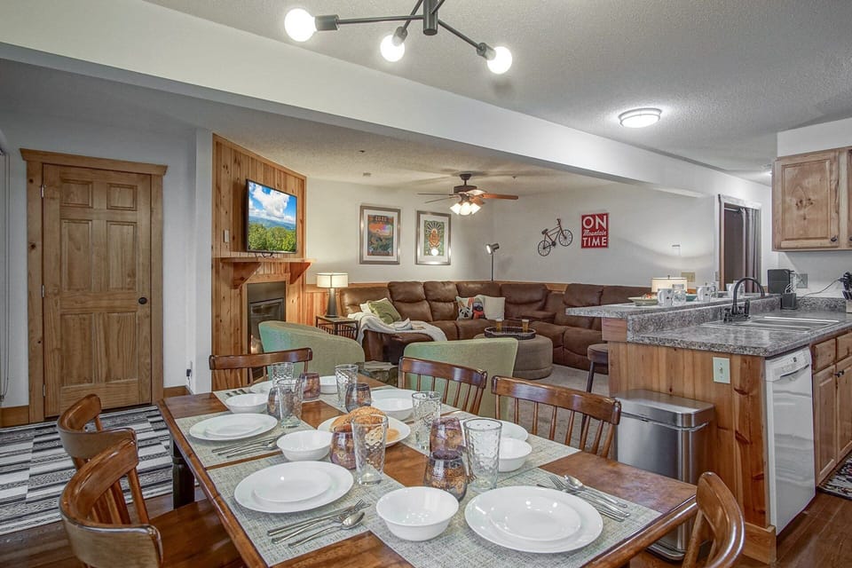 Condo, Multiple Beds, Balcony, Mountain View (3 Br: Summit 307 D) | 3 bedrooms, individually decorated, individually furnished, bed sheets