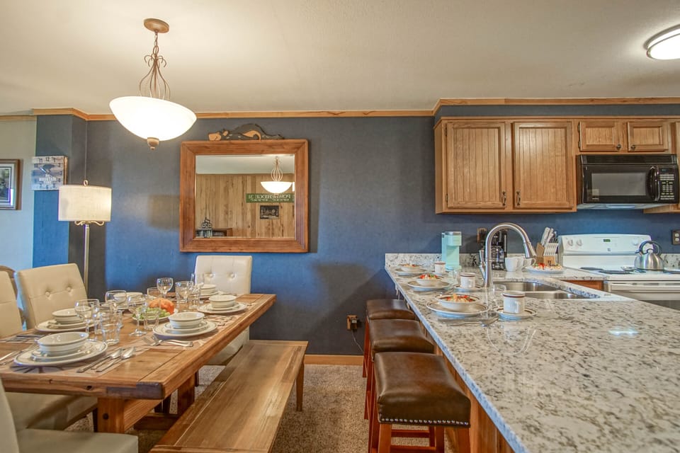Condo, Multiple Beds, Balcony, Mountain View (2 Br: Powderidge 31) | Private kitchen