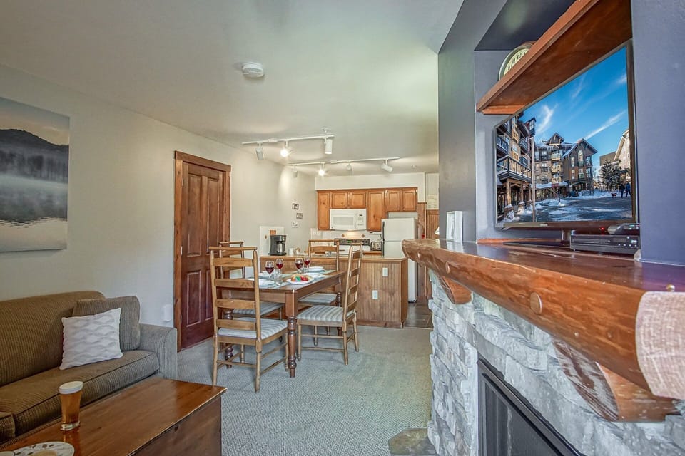 Condo, Multiple Beds, Pool Access, Mountain View (2 BR: Rimfire 322-323) | 2 bedrooms, individually decorated, individually furnished, bed sheets
