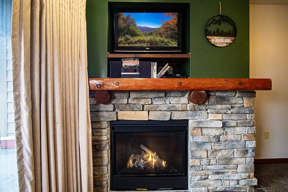Rimfire 322-323: Combined 2 one Bedroom Units, Slopeside Apartment in Snowshoe