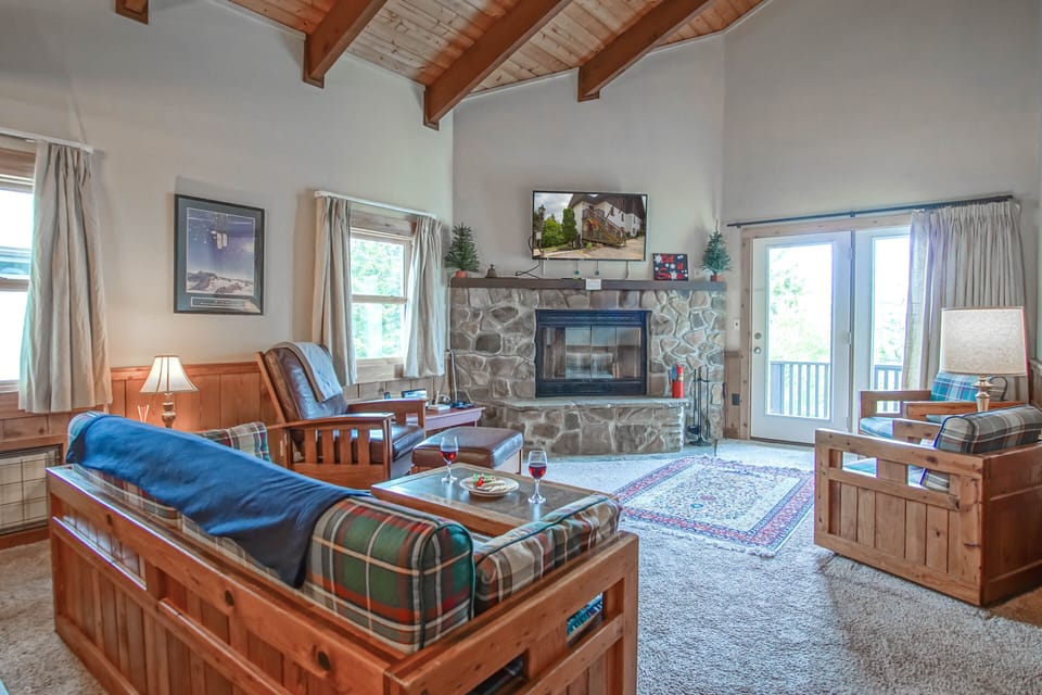 Condo, Multiple Beds, Pool Access, Mountain View (4 Br: Whistlepunk 12) | Living area