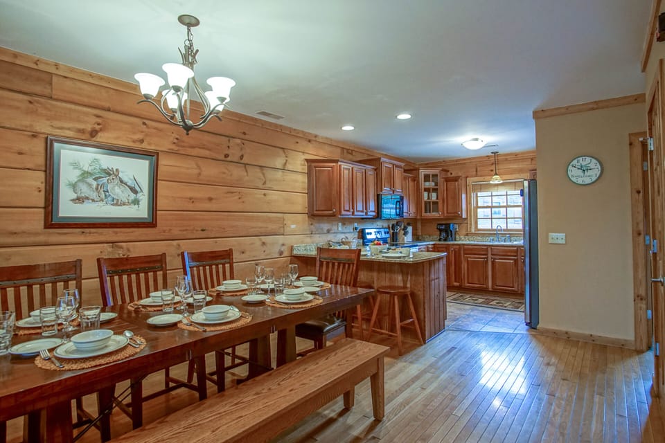 House, Multiple Beds, Hot Tub, Mountain View (5 Br: Loggers Run 8) | 5 bedrooms, individually decorated, individually furnished, bed sheets