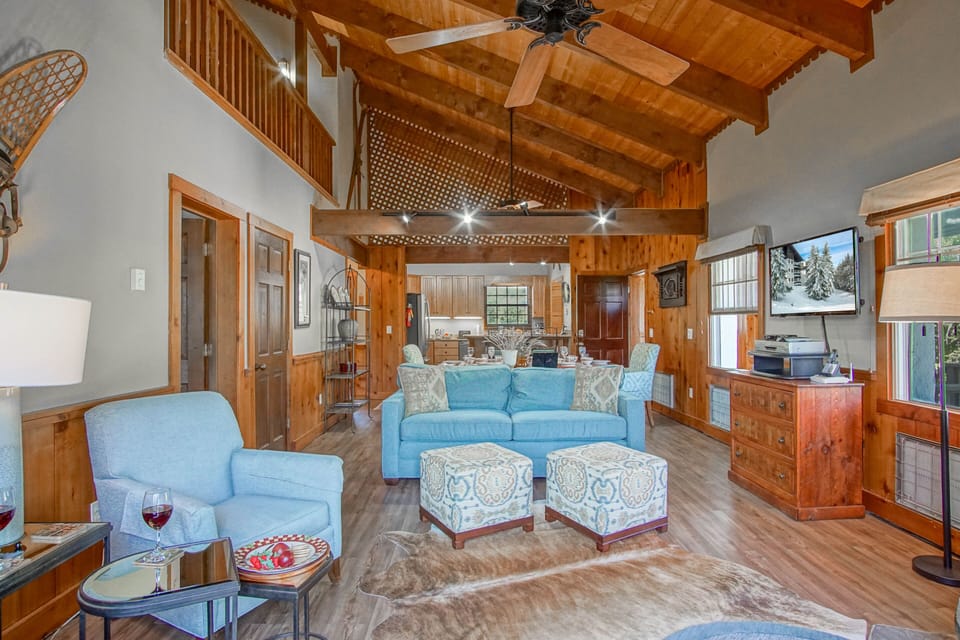 Condo, Multiple Beds, Balcony, Mountain View (4 Br: Whistlepunk 18) | Living area