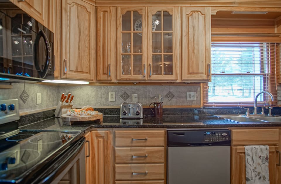 Condo, Multiple Beds, Pool Access, Mountain View (2 Br: Whistlepunk 11) | Private kitchen