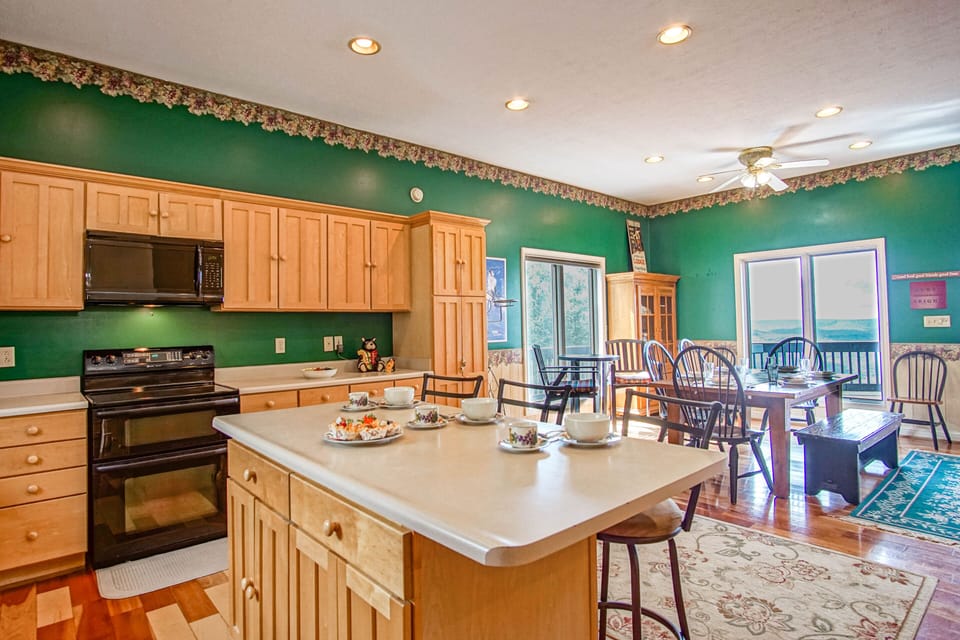 House, Multiple Beds, Pool Access, Mountain View (5 Br: South Westridge 72-153) | Private kitchen