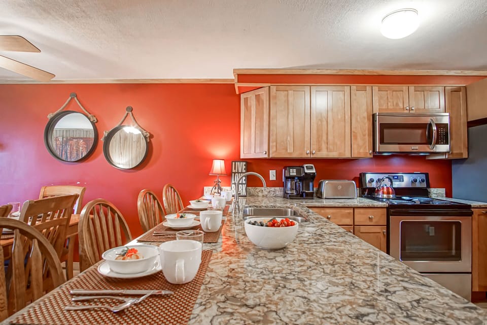Condo, Multiple Beds, Patio, Mountain View (2 Br: Powderidge 02) | Private kitchen