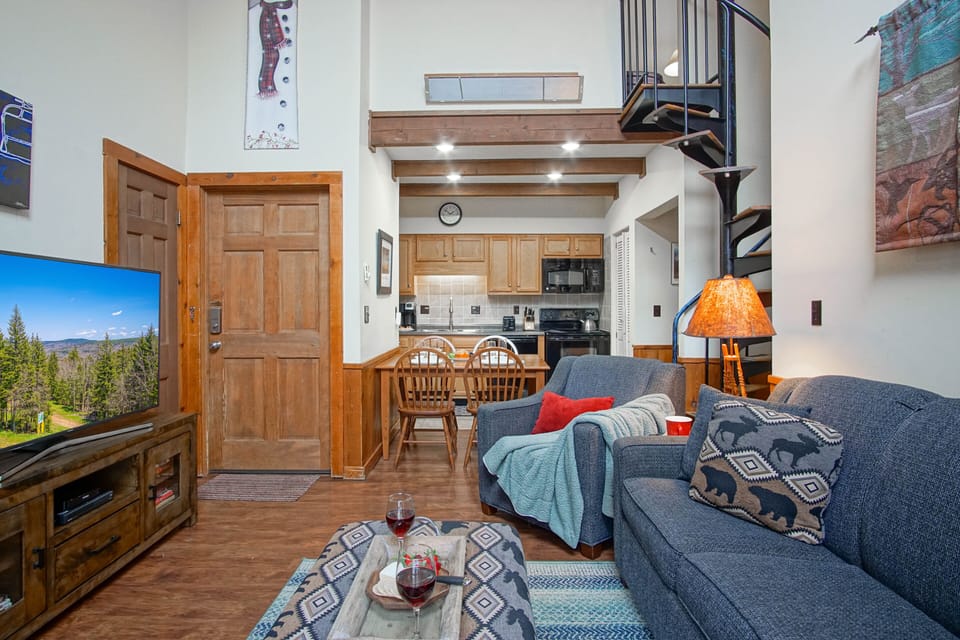 Condo, Multiple Beds, Pool Access, Mountain View (1 Br Plus Loft: Whistlepunk 36) | Living area