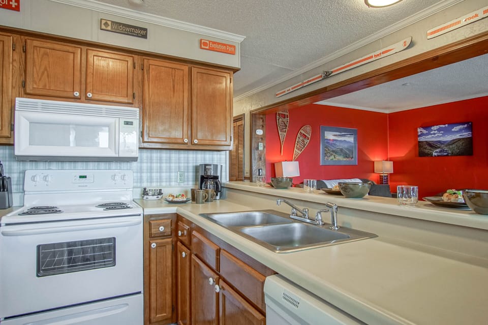 Condo, Multiple Beds, Balcony, Mountain View (3 Br: Summit 304 B) | Private kitchen