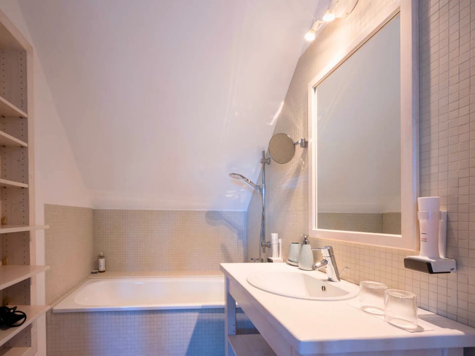 Panoramic Studio | Bathroom | Shower, hair dryer, towels, soap