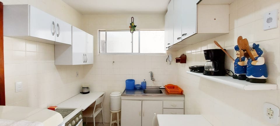 Basic Apartment | Private kitchen | Fridge, oven, blender, cookware/dishes/utensils