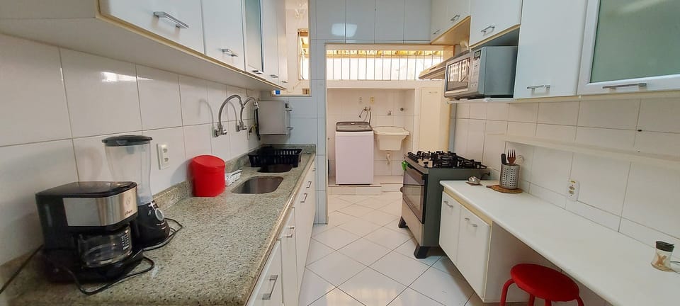 Basic Apartment | Private kitchen | Fridge, microwave, oven, blender