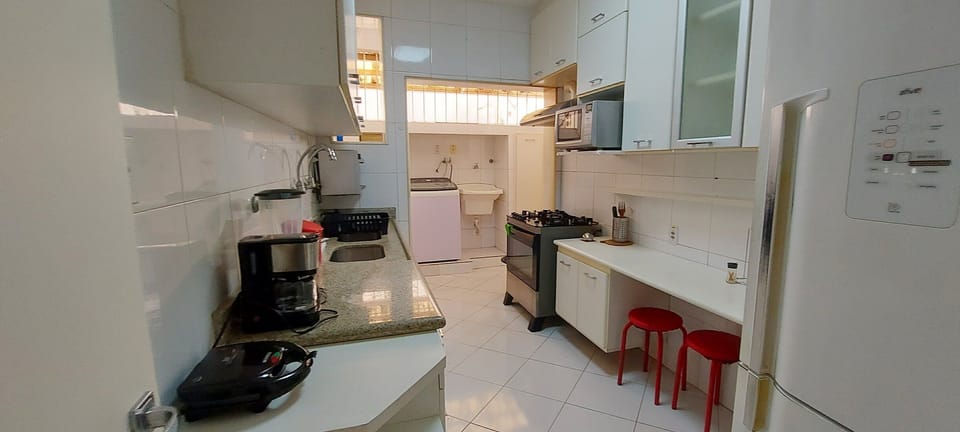 Basic Apartment | Private kitchen | Fridge, microwave, oven, blender
