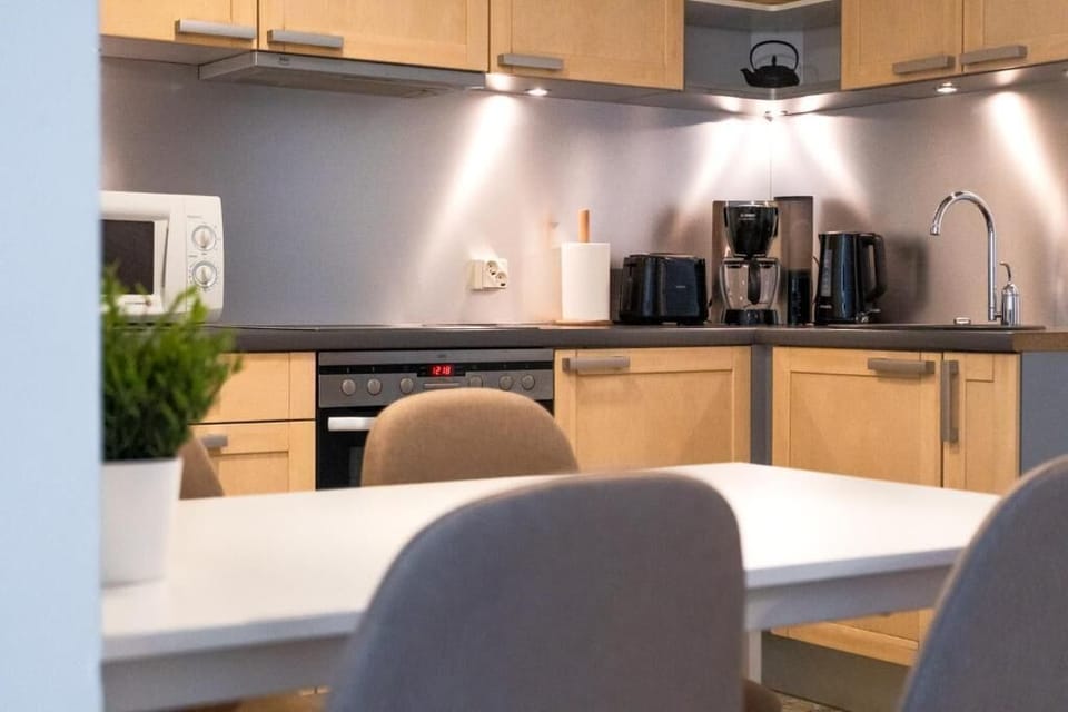 Apartment, Balcony, Courtyard View | Private kitchen | Fridge, microwave, oven, stovetop