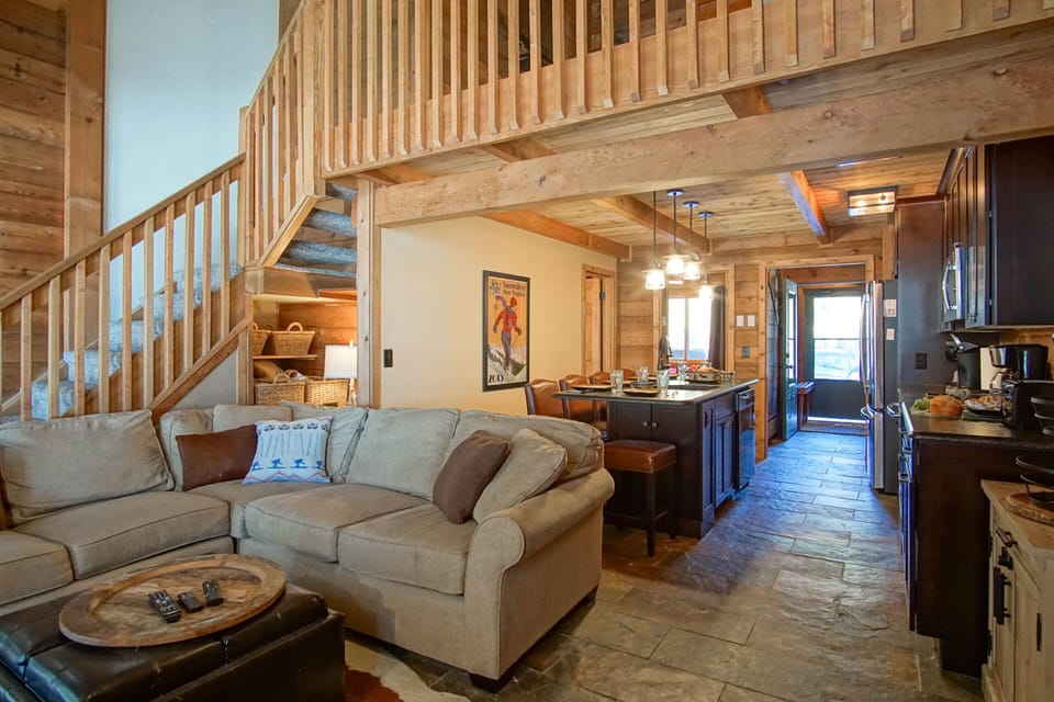 House, Multiple Beds, Patio, Mountain View (2 Br Plus Loft: Powder Monkey 2) | Living area