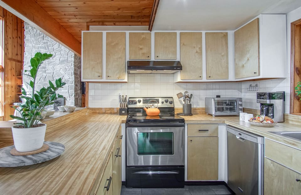 House, Multiple Beds, Pool Access, Mountain View (3 Br: North Westridge 222-7 Alpenglow) | Private kitchen