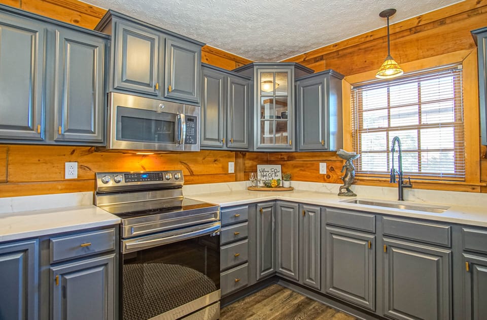 House, Multiple Beds, Hot Tub, Mountain View (5 Br: Loggers Run 6) | Private kitchen