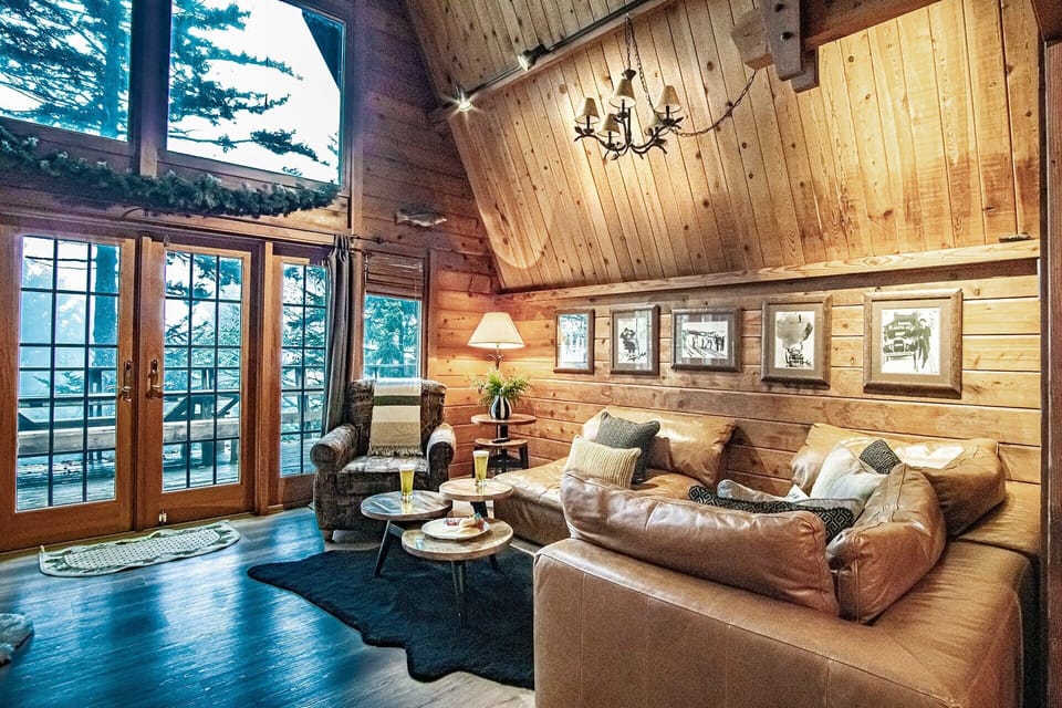 House, Multiple Beds, Hot Tub, Mountain View (6 Br: North Westridge Rd. 111) | Living area