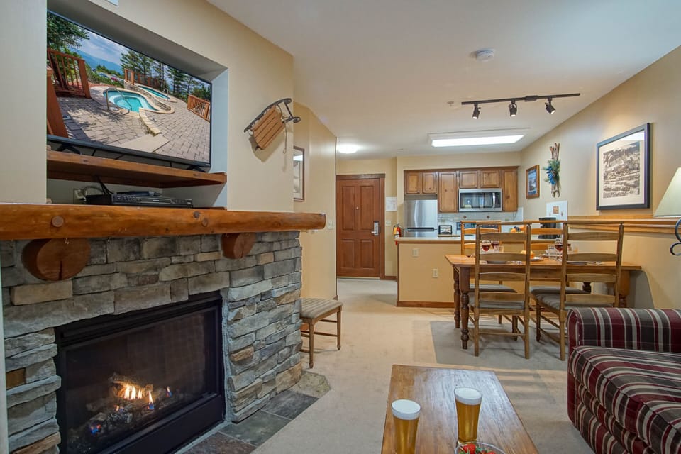 Condo, 1 Queen Bed with Sofa bed, Hot Tub, Mountain View (1 Br: Rimfire 160) | Interior