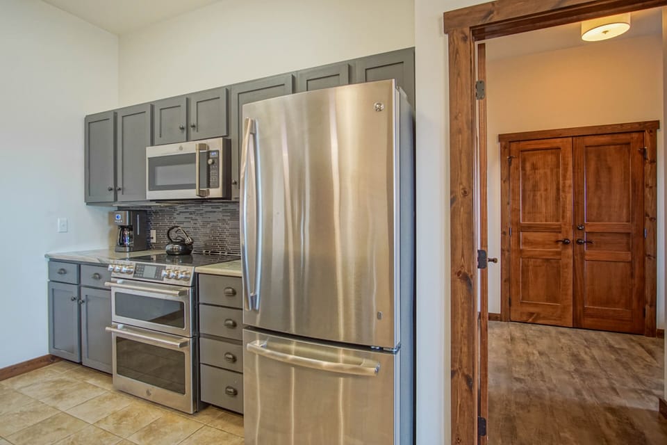 Condo, Multiple Beds, Hot Tub, Mountain View (2 Br: Soaring Eagle 403) | Private kitchen
